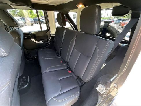 Used 2018 Jeep Wrangler Unlimited Sahara AWD/4WD image 24