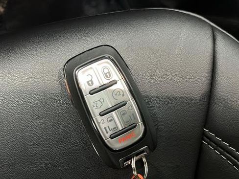 Used 2026 Chrysler Pacifica Select FWD image 21
