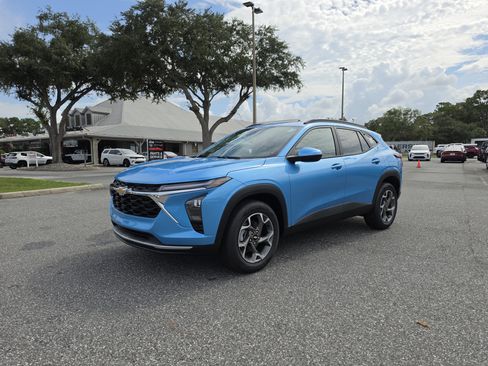 New 2026 Chevrolet Trax LT w/ Sunroof Package FWD image 10
