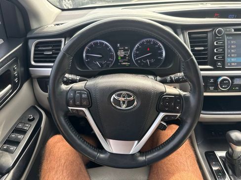 Used 2018 Toyota Highlander Limited Platinum AWD/4WD image 19