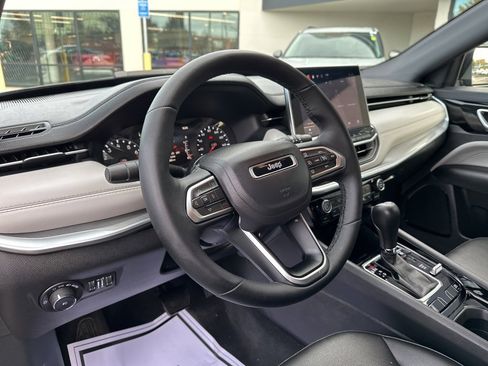 Used 2024 Jeep Compass Limited image 29