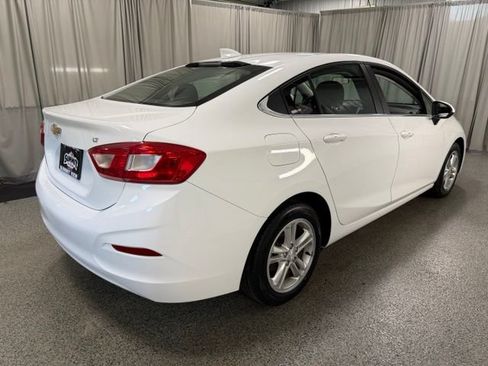 Used 2017 Chevrolet Cruze LT w/ Convenience Package FWD image 4