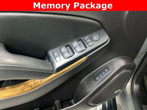 Used 2017 GMC Yukon Denali w/ Open Road Package image 12