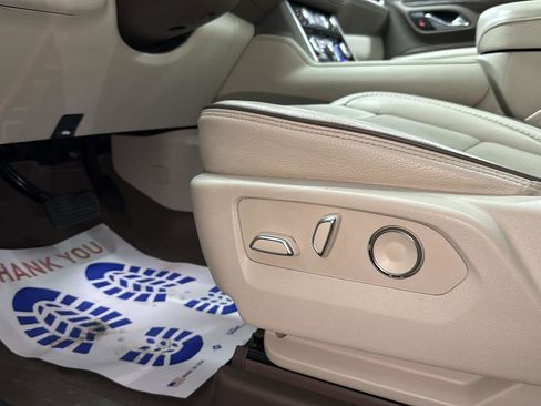 Used 2021 GMC Yukon XL Denali w/ LPO, Illumination Package image 11