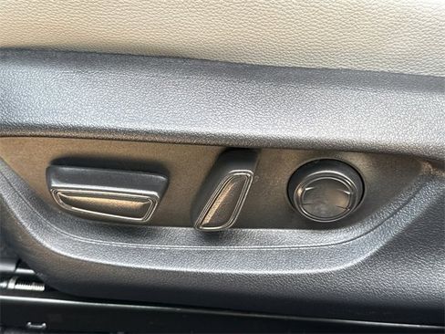 Used 2025 Toyota Camry SE image 21