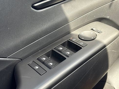 Used 2025 Hyundai Kona SEL FWD image 25