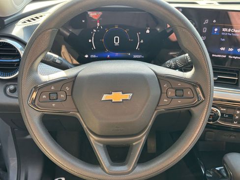 Used 2025 Chevrolet Trax LT image 27