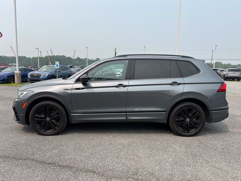 Used 2022 Volkswagen Tiguan SE R-Line AWD/4WD image 2