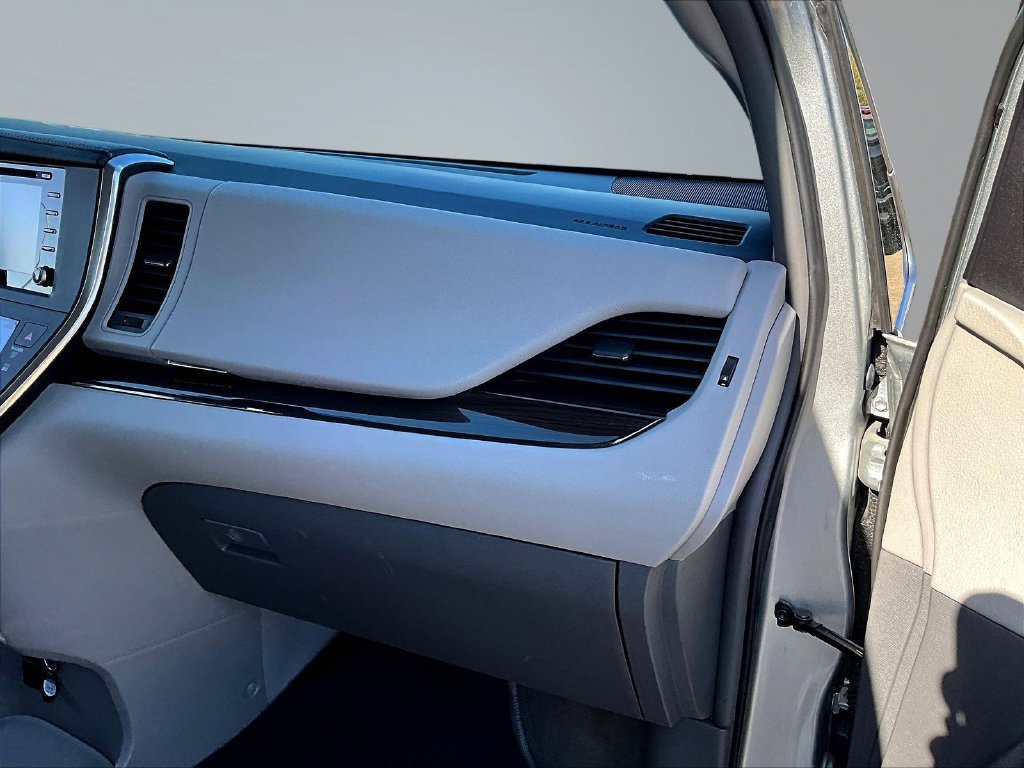 Used 2019 Toyota Sienna XLE Premium w/ Carpet Mat Package AWD/4WD image 29