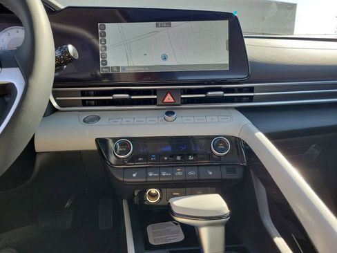 New 2026 Hyundai Elantra Limited FWD image 15