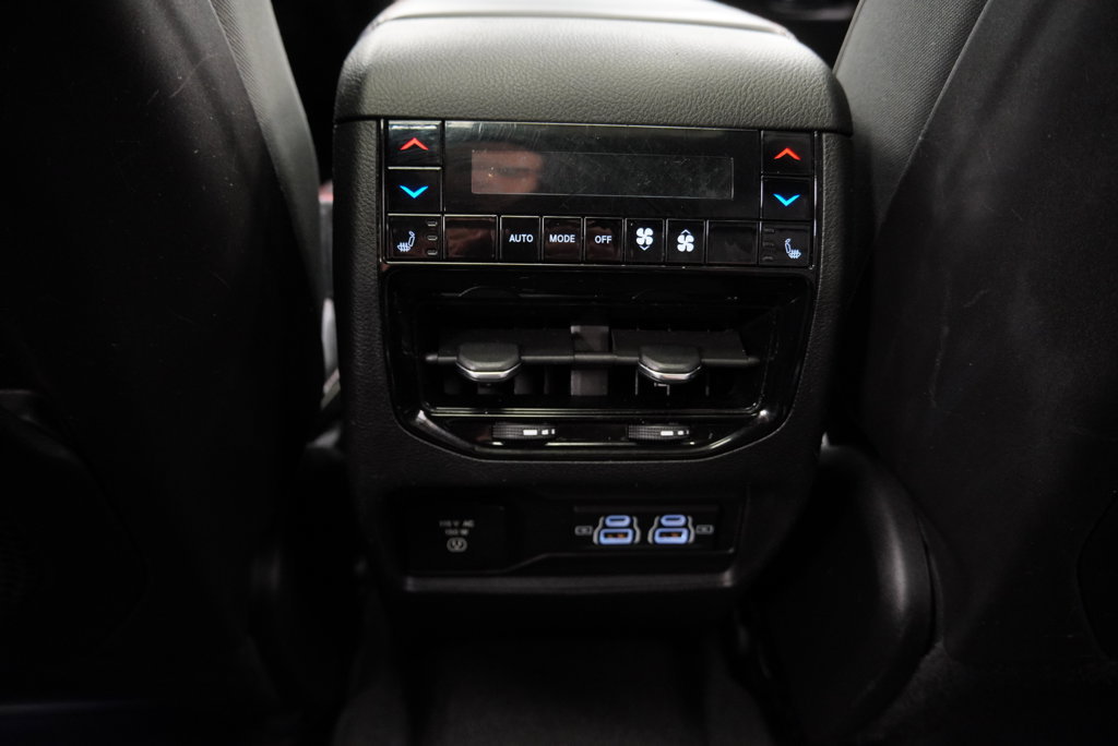 Used 2021 Jeep Grand Cherokee L Summit w/ Luxury Tech Group V AWD/4WD image 28