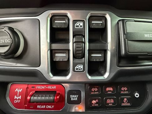 Used 2018 Jeep Wrangler Unlimited Rubicon AWD/4WD image 28
