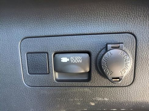 Used 2024 Toyota RAV4 Adventure image 32