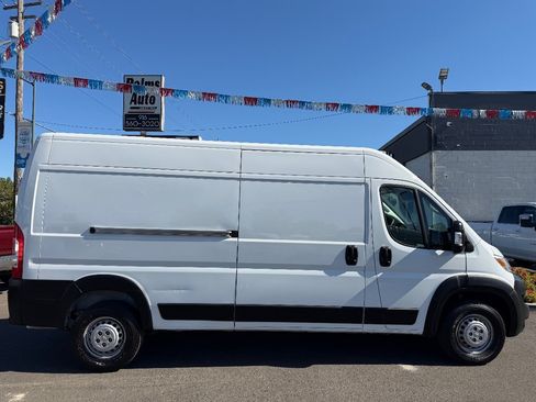 Used 2025 RAM ProMaster 2500 w/ Convenience Group FWD image 8