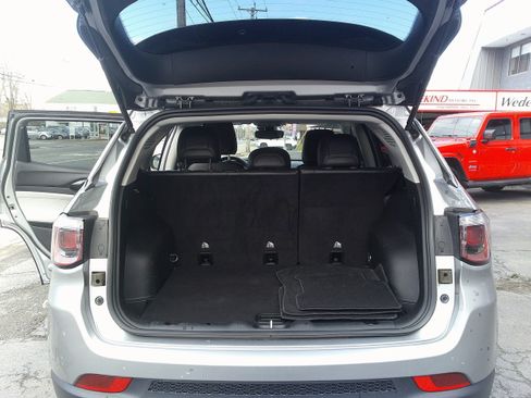 Used 2022 Jeep Compass Limited image 15