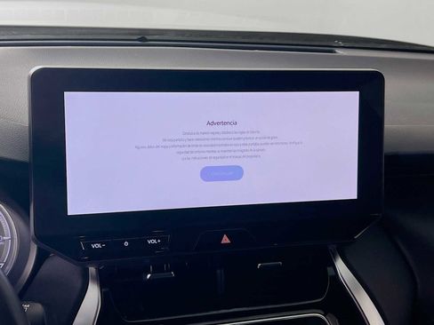 Used 2024 Toyota Venza XLE image 14