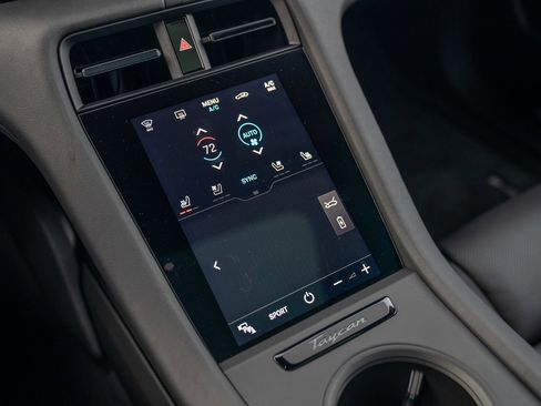 Used 2021 Porsche Taycan 4S image 18