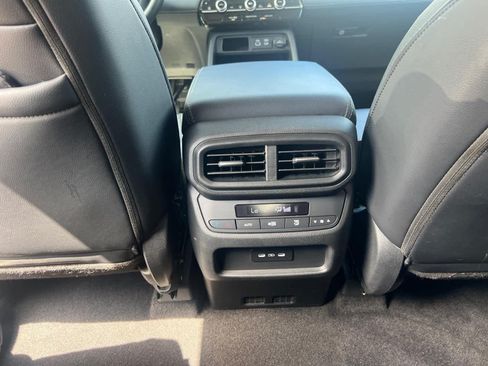 Used 2024 Honda Pilot Touring image 30