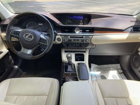 Used 2018 Lexus ES 350 w/ Luxury Package w/Wood Trim FWD image 10