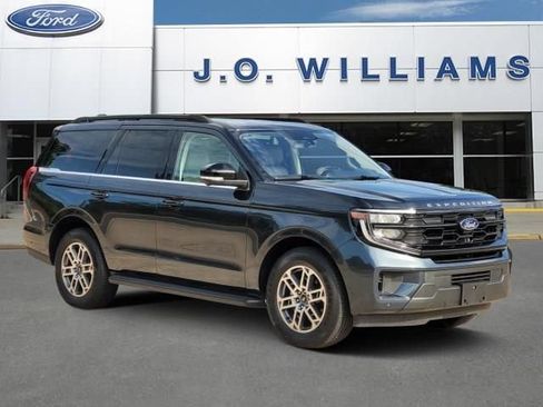 Used 2025 Ford Expedition Active RWD image 1