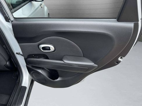 Used 2014 Kia Soul FWD image 21