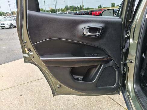 Used 2018 Jeep Compass Limited AWD/4WD image 10