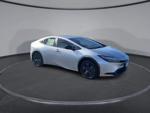 New 2026 Toyota Prius LE image 2