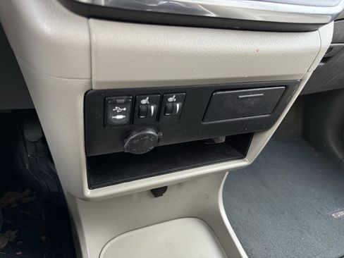 Used 2017 Toyota Sienna XLE image 19