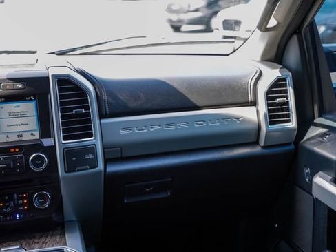 Used 2018 Ford F250 Lariat w/ Lariat Value Package AWD/4WD image 5