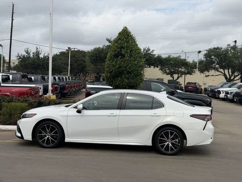 Certified 2024 Toyota Camry SE FWD image 3