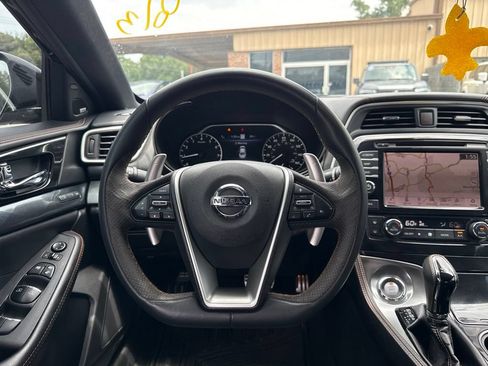 Used 2019 Nissan Maxima SR w/ Premium Package FWD image 9