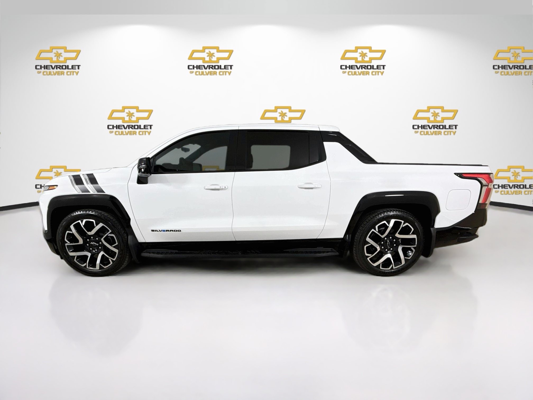 Used 2024 Chevrolet Silverado EV RST AWD/4WD image 5