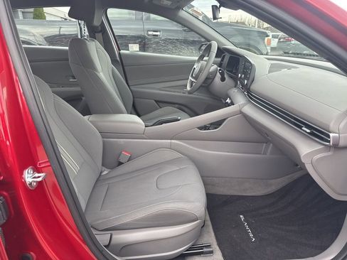 Used 2025 Hyundai Elantra Sport image 4