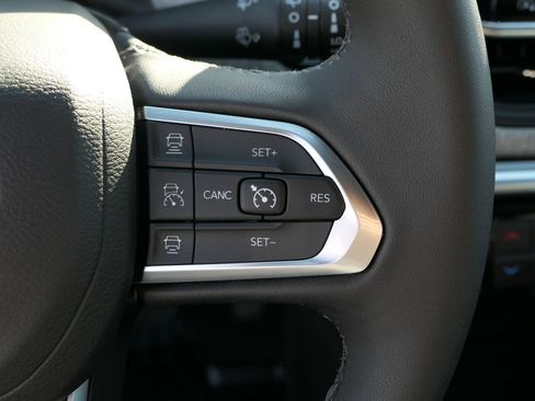 Used 2025 Jeep Compass Latitude w/ Sun & Sound Group image 13