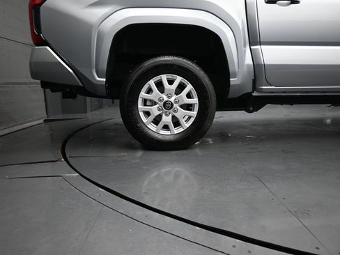 Used 2025 Toyota Tacoma SR5 image 10