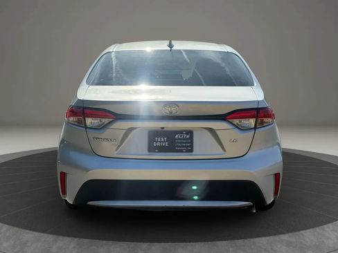 Used 2022 Toyota Corolla LE image 5