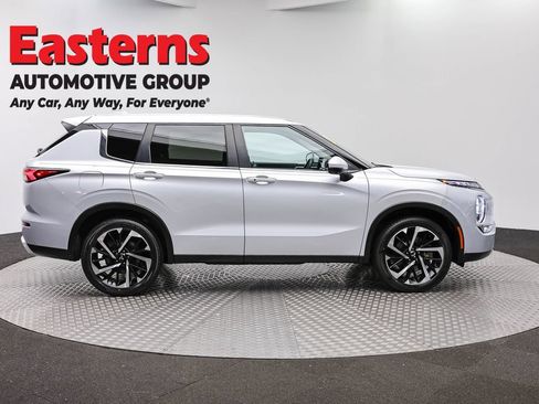 Used 2024 Mitsubishi Outlander SE AWD/4WD image 4