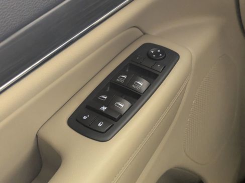 Used 2020 Jeep Grand Cherokee Limited w/ Luxury Group II image 17