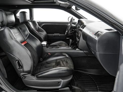 Used 2009 Dodge Challenger SRT8 image 30
