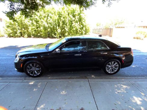 Used 2019 Chrysler 300 Limited AWD/4WD image 12