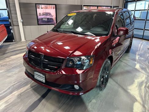 Used 2019 Dodge Grand Caravan SXT image 3