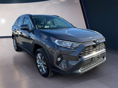 Used 2021 Toyota RAV4 XLE Premium image 7
