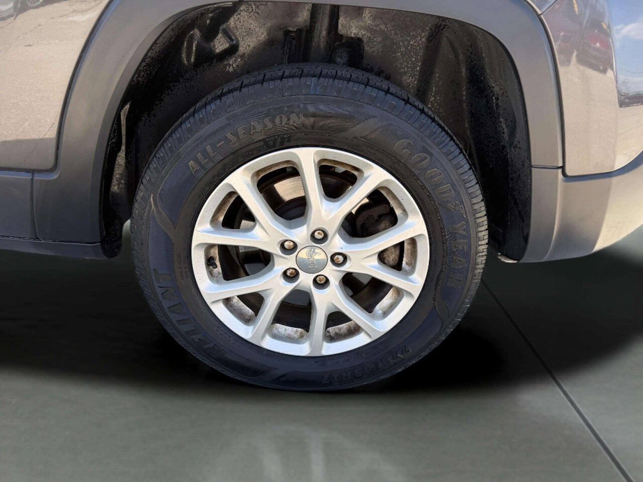 Used 2014 Jeep Cherokee Latitude w/ Cold Weather Group AWD/4WD image 19