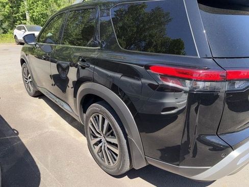 Used 2023 Nissan Pathfinder Platinum AWD/4WD image 15