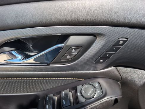 Used 2018 Chevrolet Traverse Premier AWD/4WD image 16
