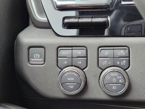 Used 2025 Chevrolet Silverado 2500 High Country w/ High Country Premium Package AWD/4WD image 16