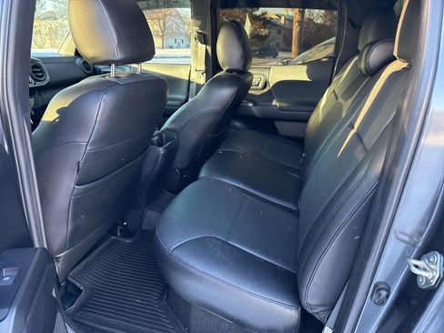 Used 2020 Toyota Tacoma TRD Sport image 14