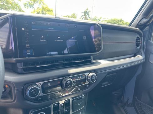 Used 2024 Jeep Wrangler Unlimited Rubicon image 11