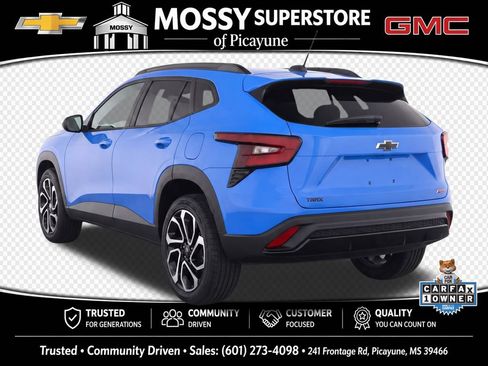 Used 2024 Chevrolet Trax RS w/ Driver Confidence Package FWD image 3