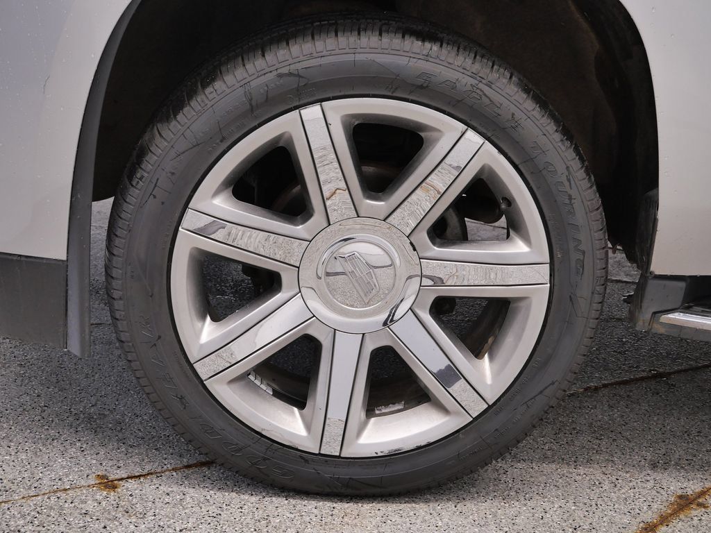 Used 2018 Cadillac Escalade Luxury AWD/4WD image 9